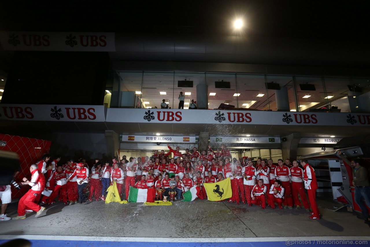 GP CINA, 14.04.2013- Gara, Festeggiamenti, Fernando Alonso (ESP) Ferrari F138 vincitore 