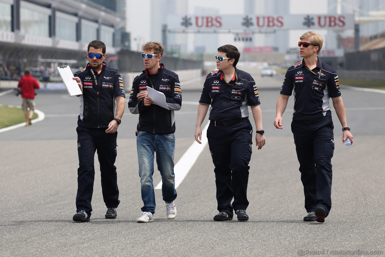 GP CINA, 11.04.2013- Sebastian Vettel (GER) Red Bull Racing RB9 