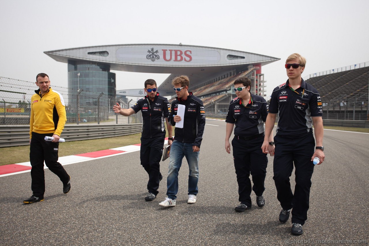 GP CINA, 11.04.2013- Sebastian Vettel (GER) Red Bull Racing RB9 