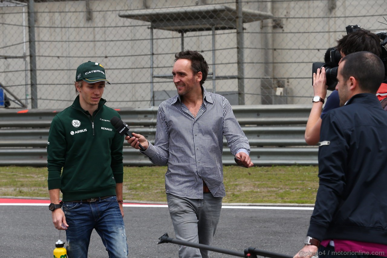 GP CINA, 11.04.2013- Charles Pic (FRA) Caterham F1 Team CT03 e  Franck Montagny (FRA), Canal +