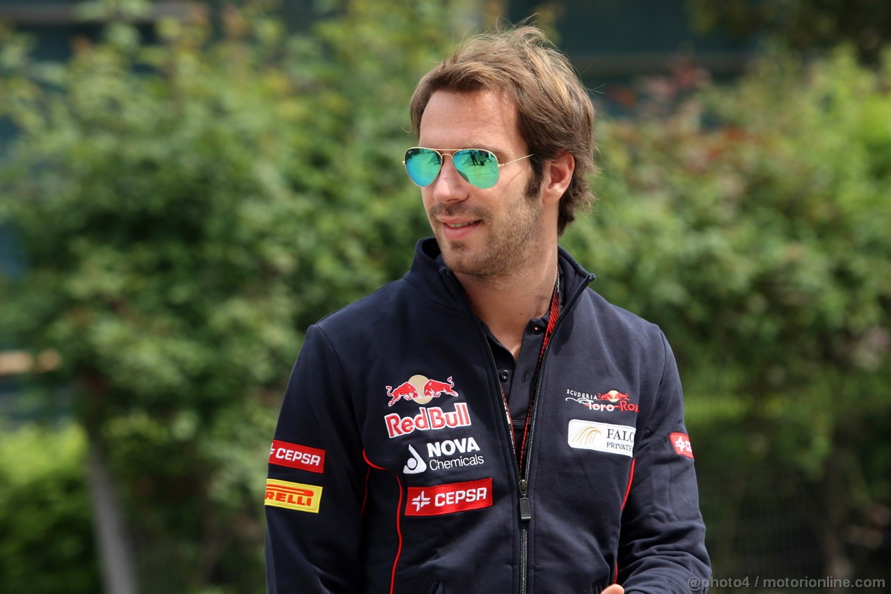 GP CINA, 11.04.2013- Jean-Eric Vergne (FRA) Scuderia Toro Rosso STR8 