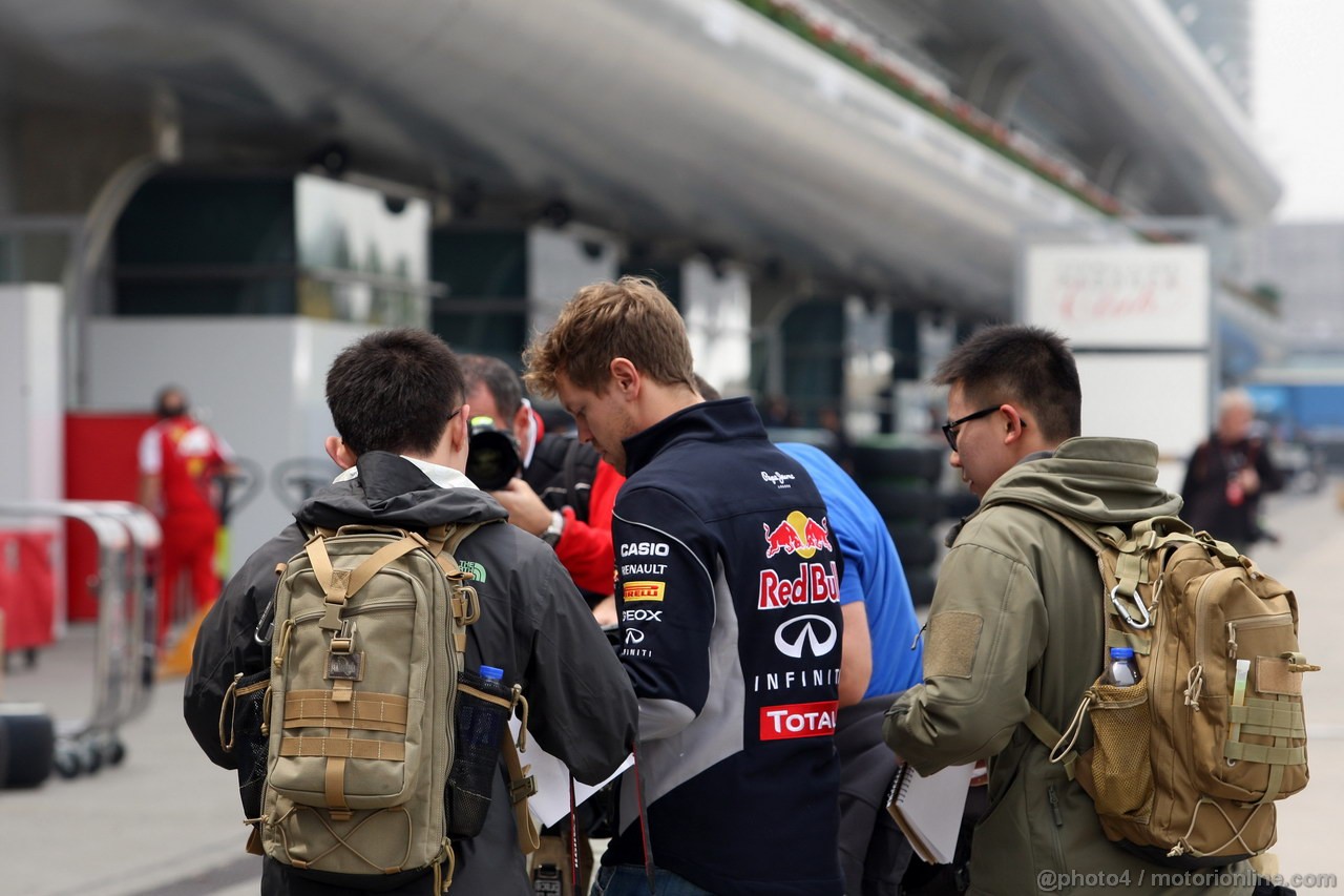 GP CINA, 11.04.2013- Sebastian Vettel (GER) Red Bull Racing RB9 