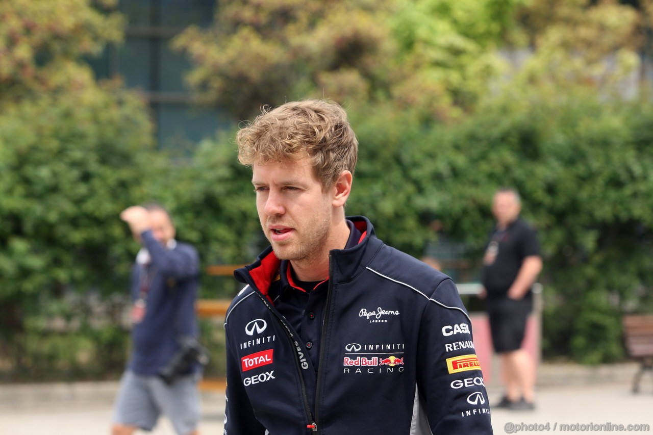 GP CINA, 11.04.2013- Sebastian Vettel (GER) Red Bull Racing RB9 