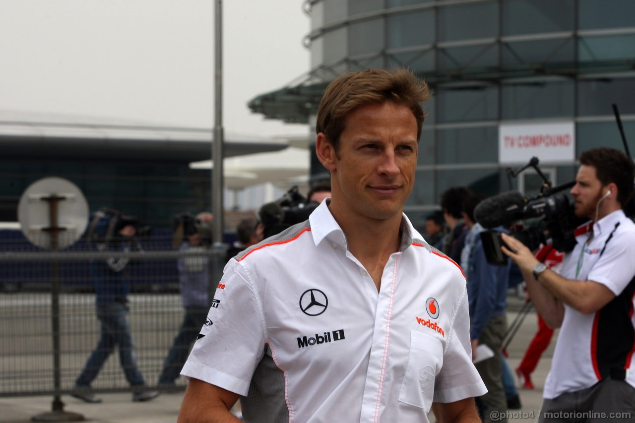 GP CINA, 11.04.2013- Jenson Button (GBR) McLaren Mercedes MP4-28 