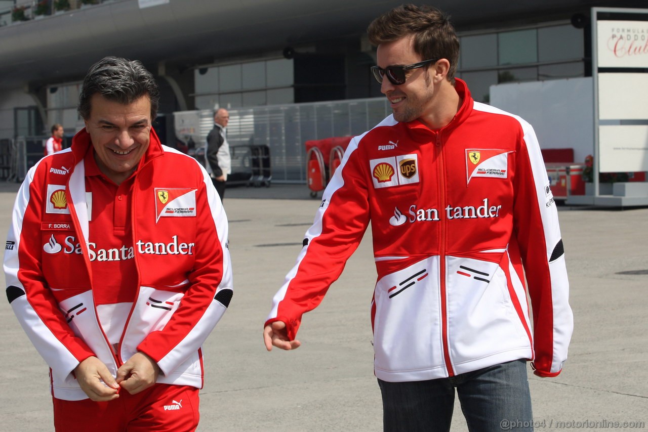 GP CINA, 11.04.2013- Fabrizio Borra (ITA), physiotherapist of Fernando Alonso (ESP) e Fernando Alonso (ESP) Ferrari F138 