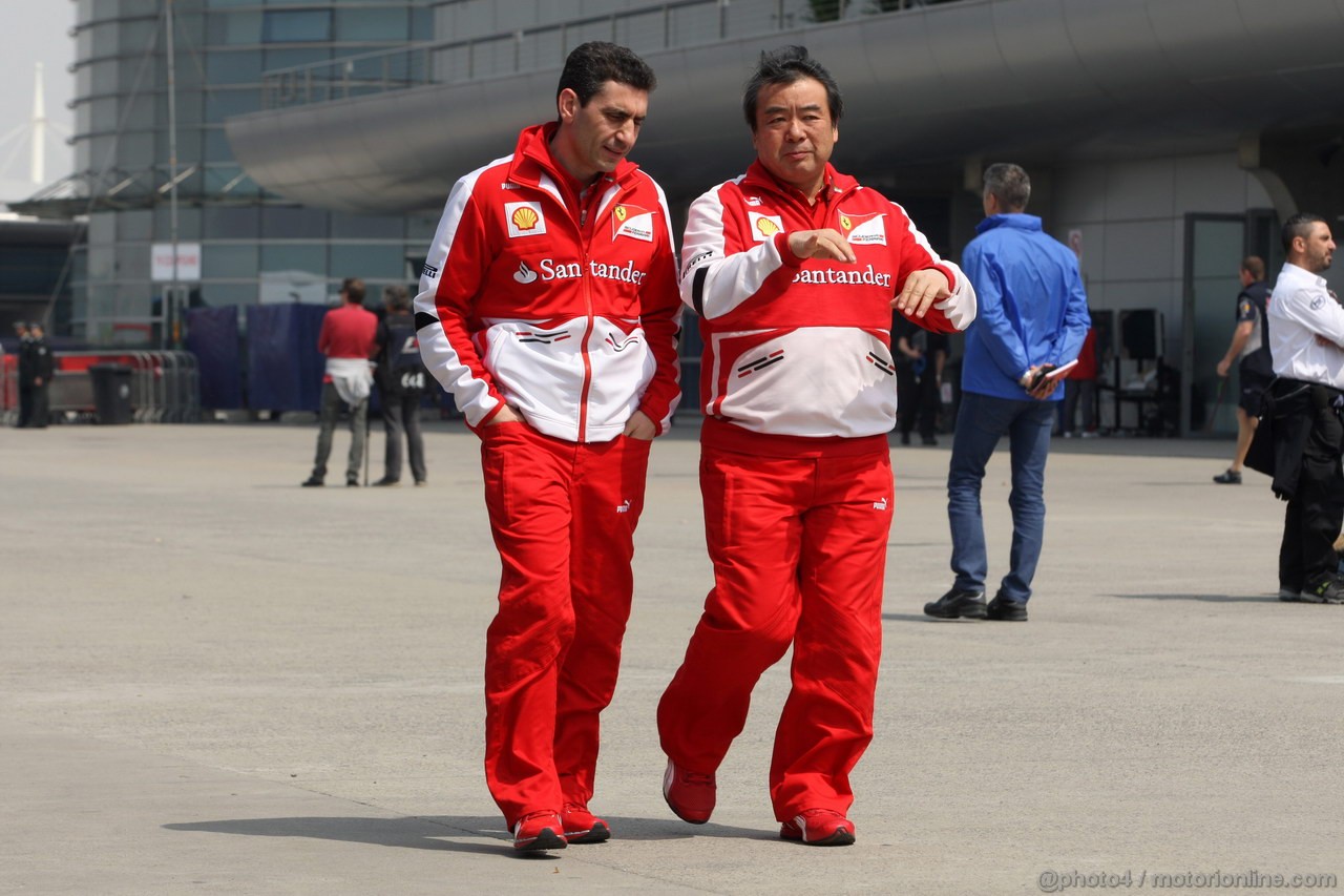 GP CINA, 11.04.2013- Andrea Stella (ITA) Ferrari race Engineer e Hirohide Hamashima (JPN) Ferrari Tyre Engineer