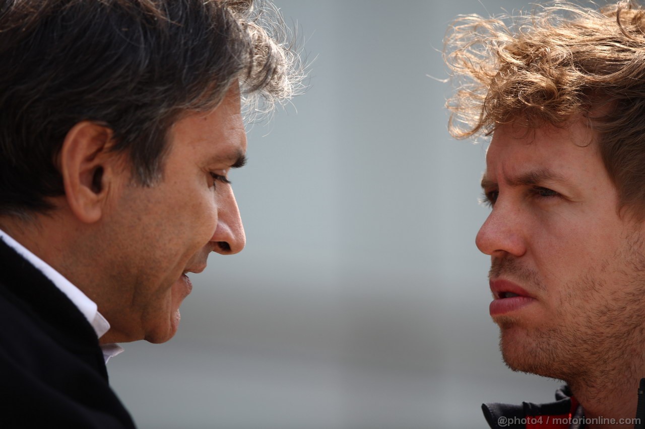 GP CINA, 11.04.2013- Pasquale Lattuneddu (ITA), FOM e Sebastian Vettel (GER) Red Bull Racing RB9 