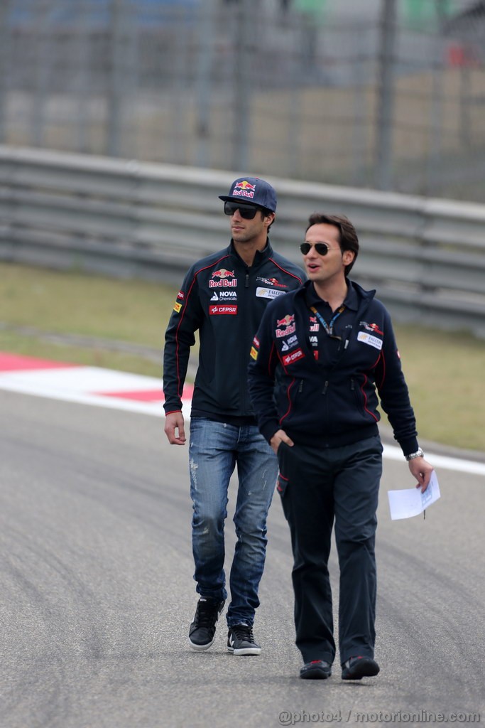 GP CINA, 11.04.2013- Daniel Ricciardo (AUS) Scuderia Toro Rosso STR8 