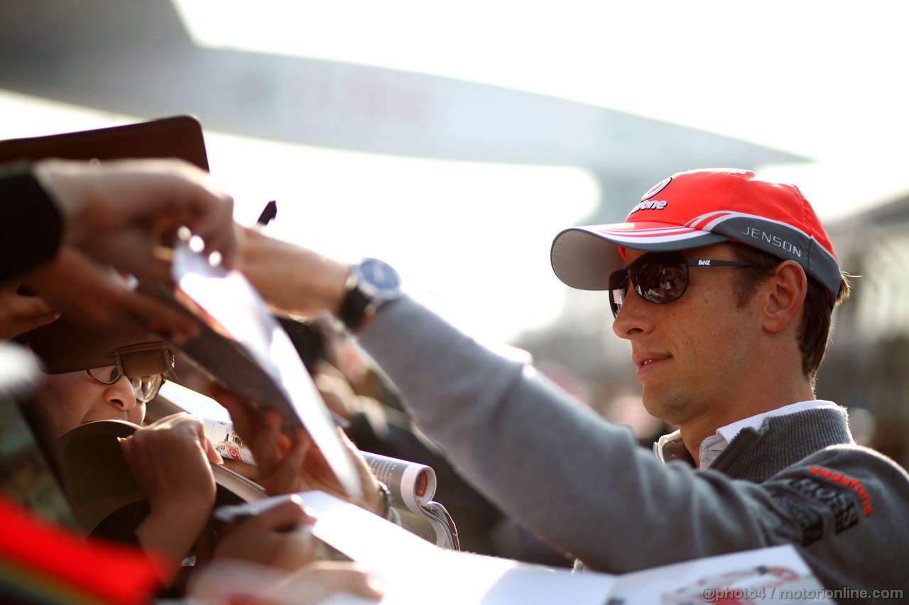 GP CINA, 11.04.2013- Jenson Button (GBR) McLaren Mercedes MP4-28 