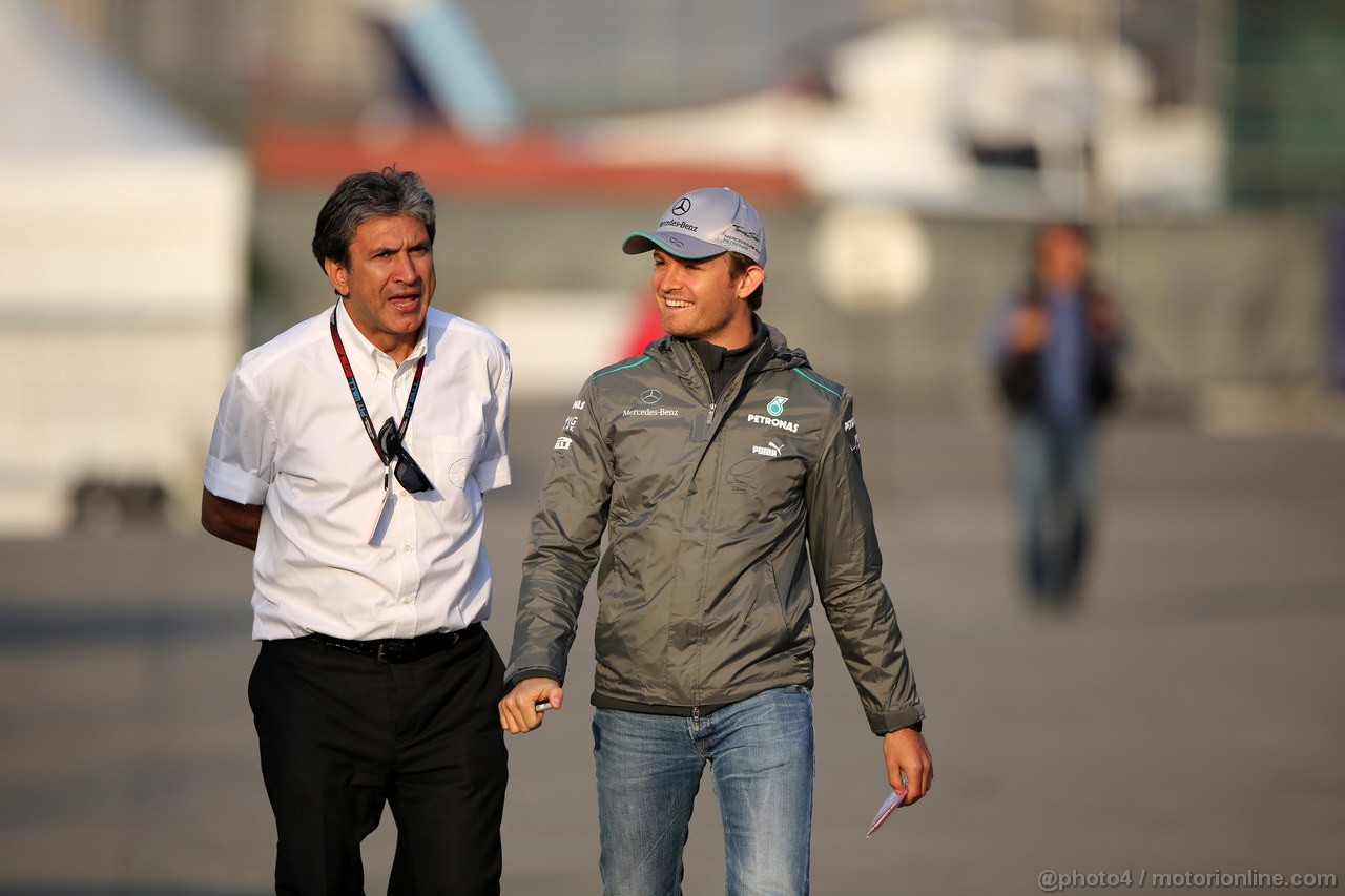 GP CINA, 11.04.2013- Pasquale Lattuneddu (ITA), FOM e Nico Rosberg (GER) Mercedes AMG F1 W04 