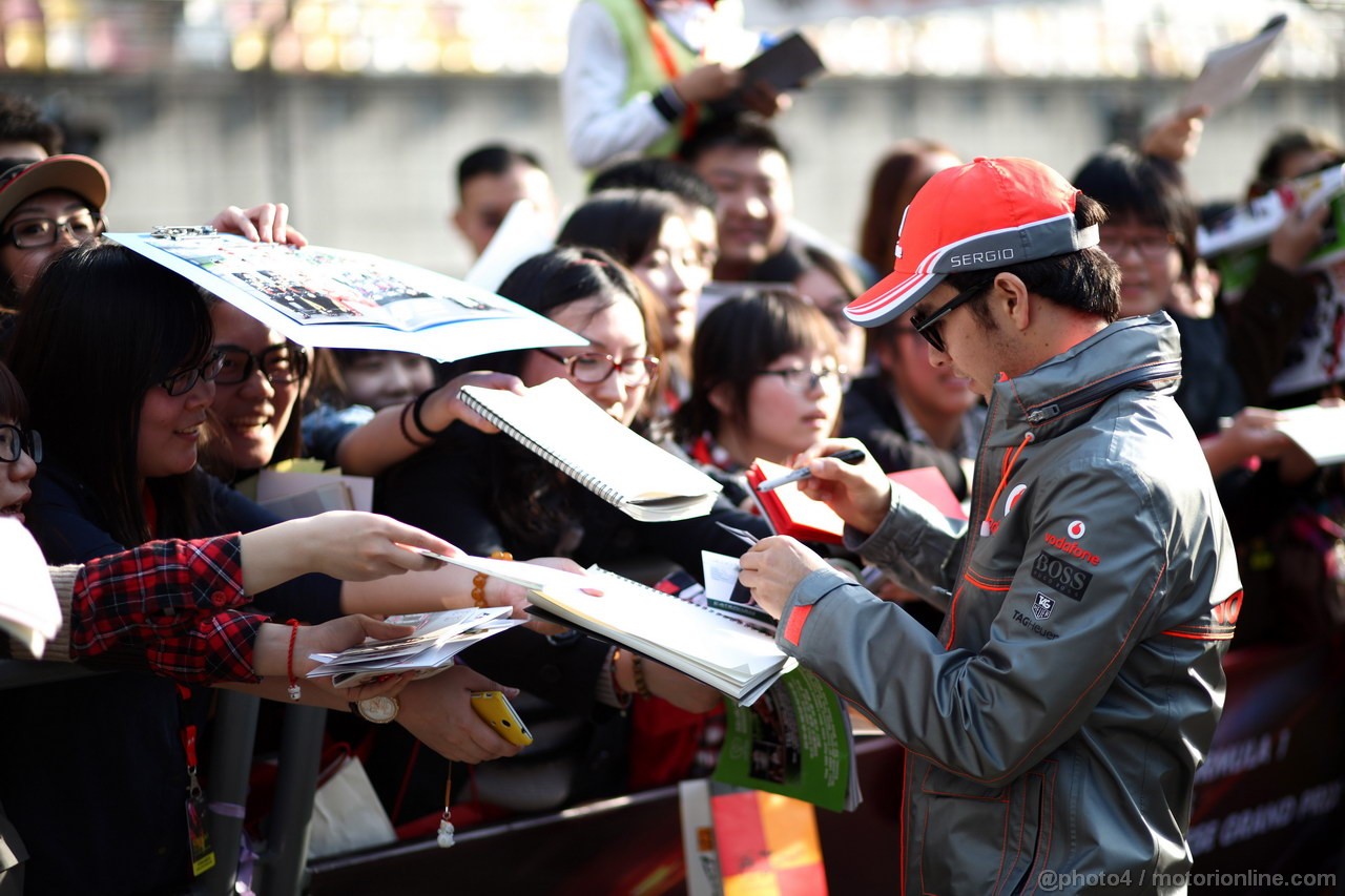 GP CINA, 11.04.2013- Sergio Perez (MEX) McLaren MP4-28 