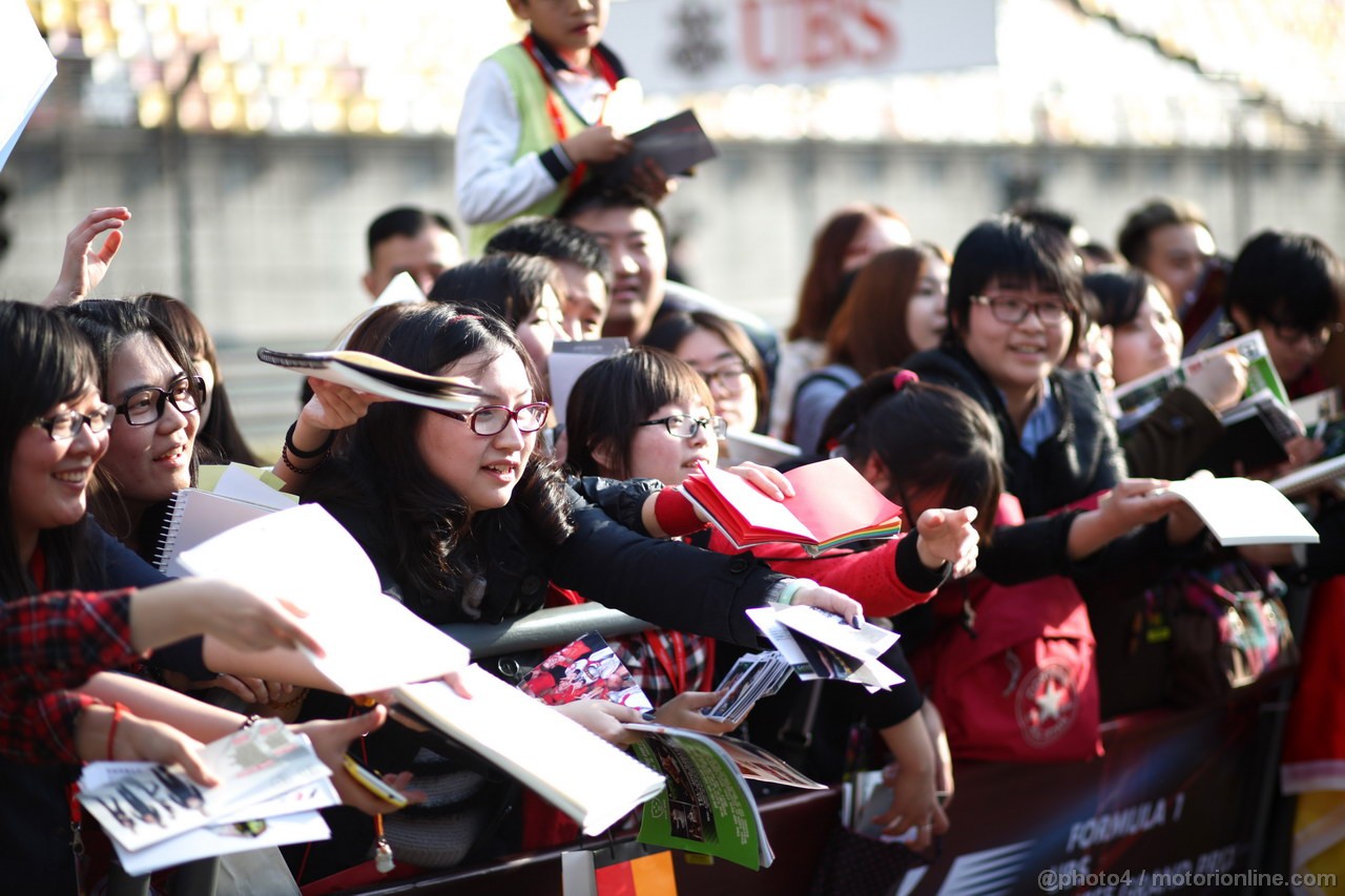 GP CINA, 11.04.2013- Fans