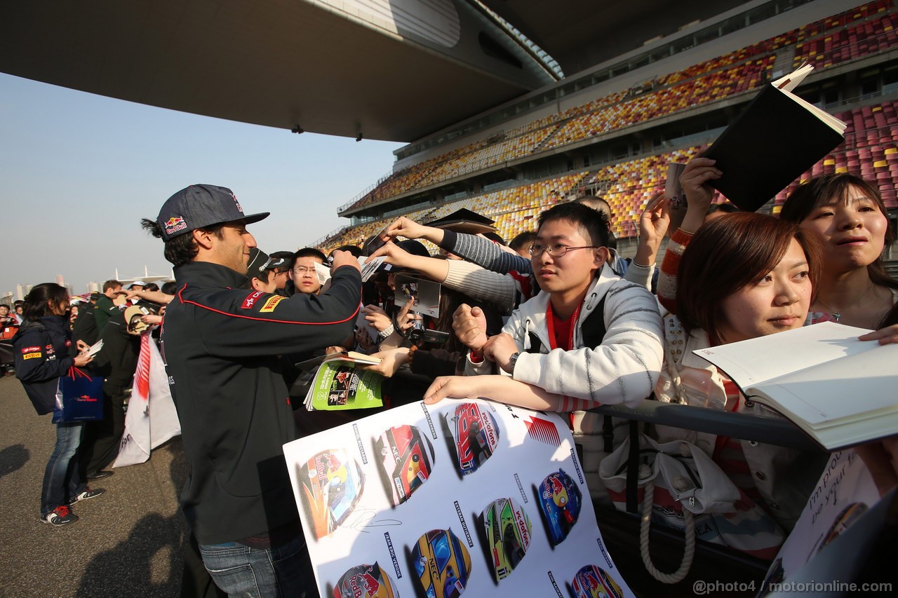 GP CINA, 11.04.2013- Daniel Ricciardo (AUS) Scuderia Toro Rosso STR8 
