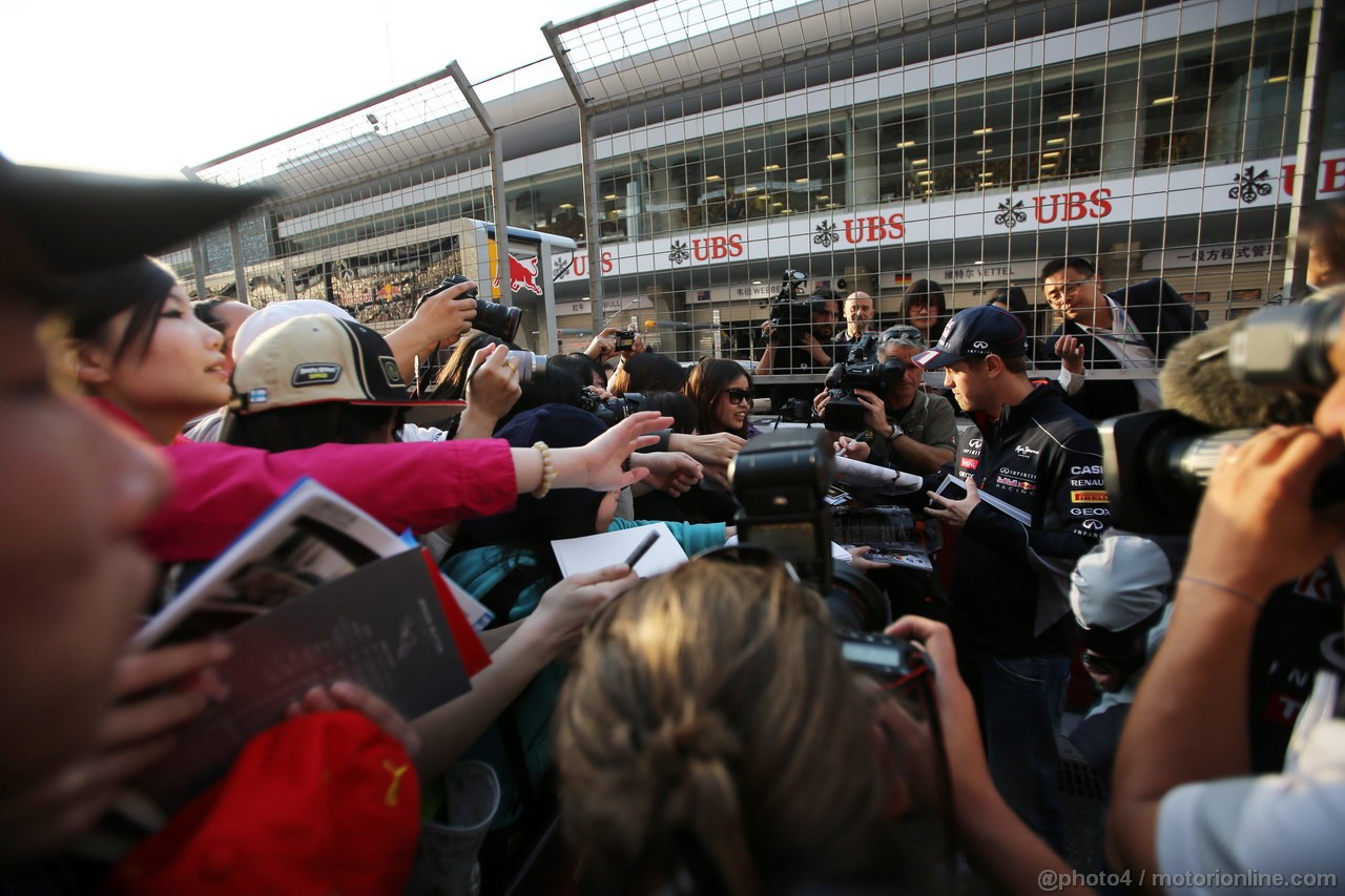 GP CINA, 11.04.2013- Sebastian Vettel (GER) Red Bull Racing RB9 