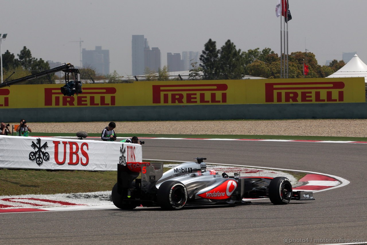 GP CINA, 13.04.2013- Prove Libere 3, Jenson Button (GBR) McLaren Mercedes MP4-28 