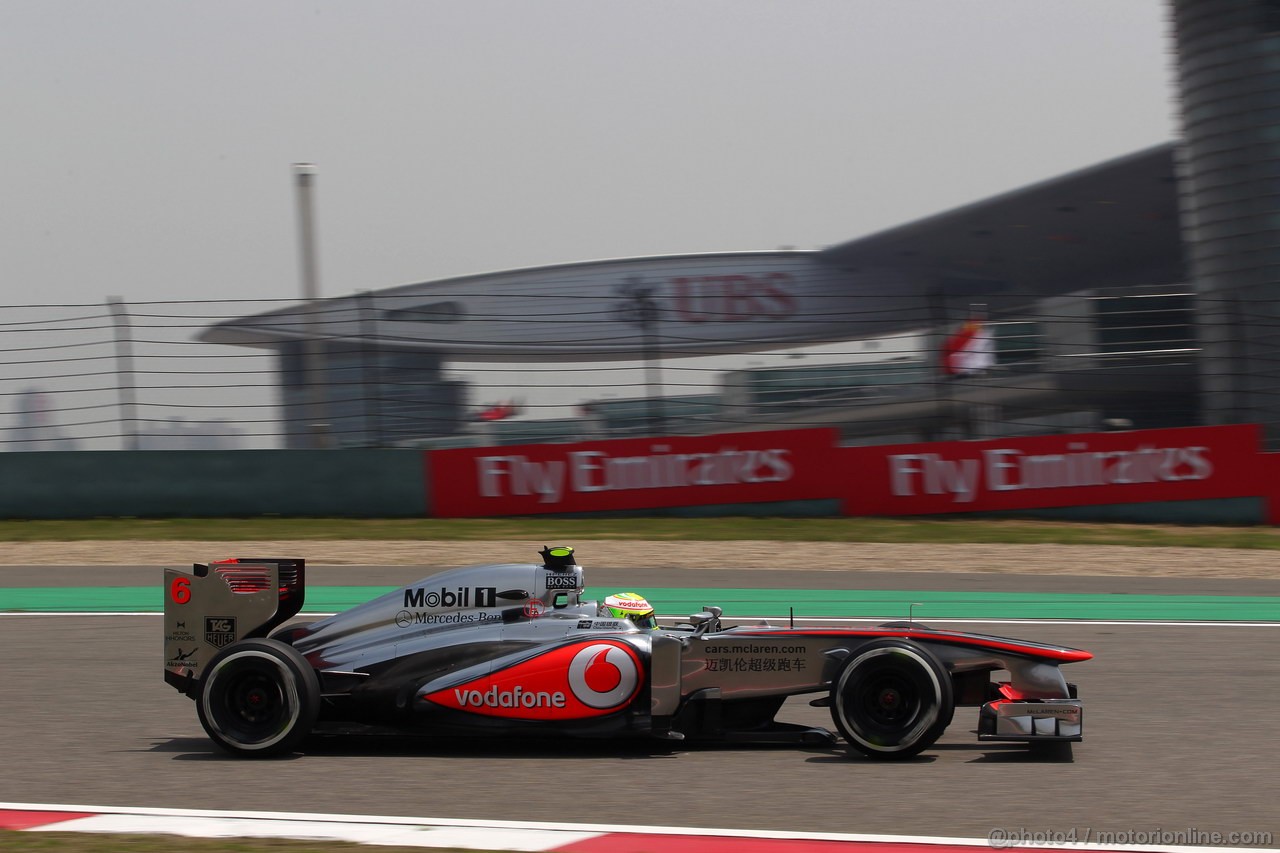 GP CINA, 13.04.2013- Prove Libere 3, Sergio Perez (MEX) McLaren MP4-28 