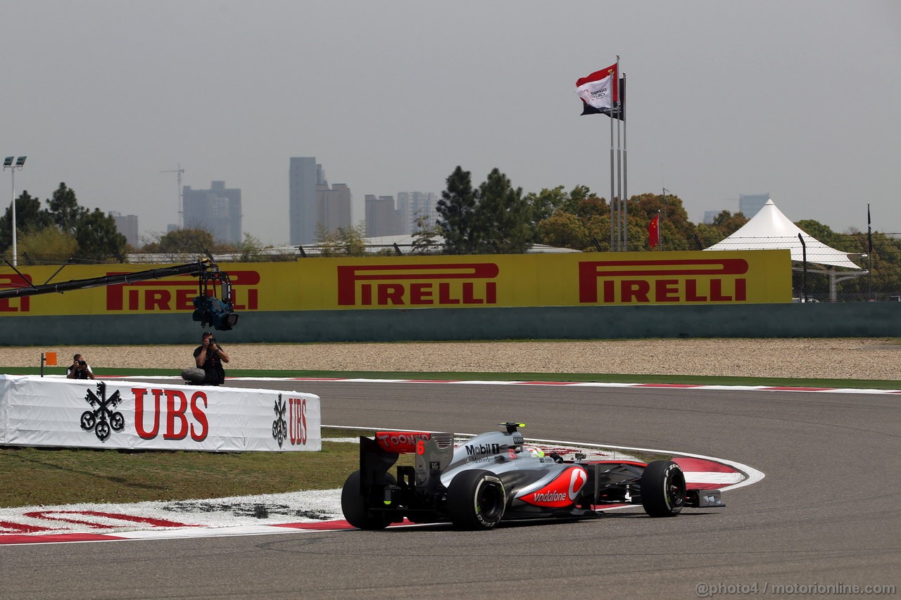 GP CINA, 13.04.2013- Prove Libere 3, Sergio Perez (MEX) McLaren MP4-28 