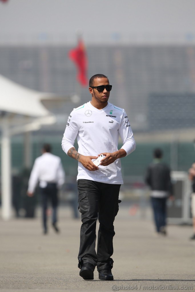 GP CINA, 13.04.2013- Lewis Hamilton (GBR) Mercedes AMG F1 W04 