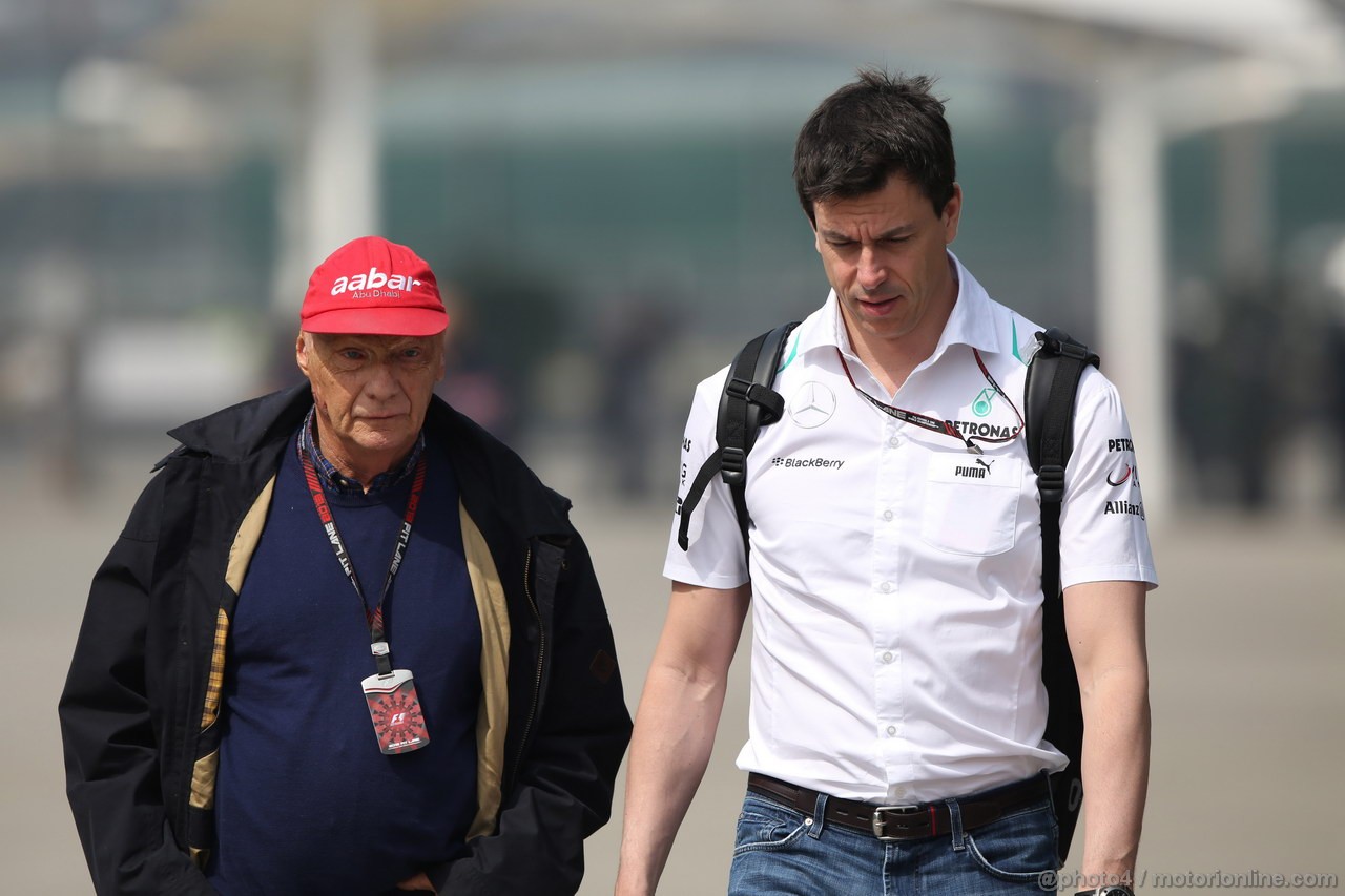 GP CINA, 13.04.2013- Nikki Lauda (AU), Mercedes e Toto Wolff (GER) Mercedes AMG F1 Shareholder e Executive Director 
