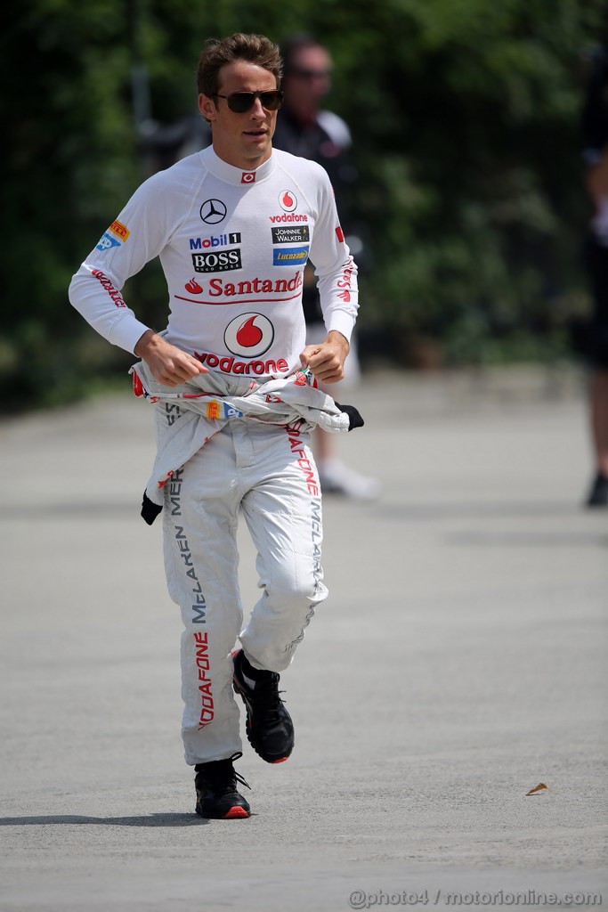 GP CINA, 13.04.2013- Prove Libere 3, Jenson Button (GBR) McLaren Mercedes MP4-28 