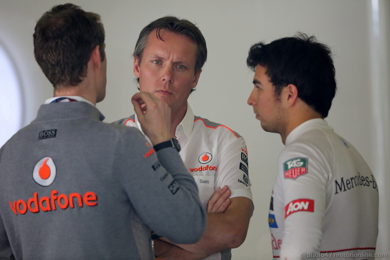 GP CINA, 13.04.2013- Prove Libere 3, Sam Michael (AUS) McLaren Sporting Director e Sergio Perez (MEX) McLaren MP4-28