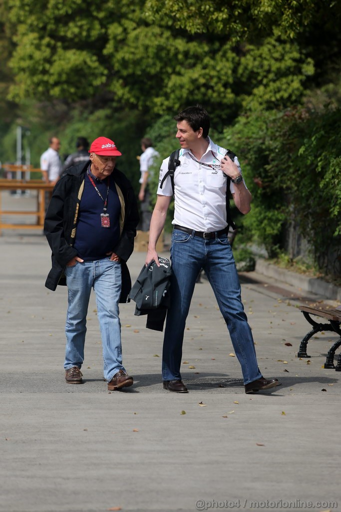 GP CINA, 13.04.2013- Nikki Lauda (AU), Mercedes e Toto Wolff (GER) Mercedes AMG F1 Shareholder e Executive Director 