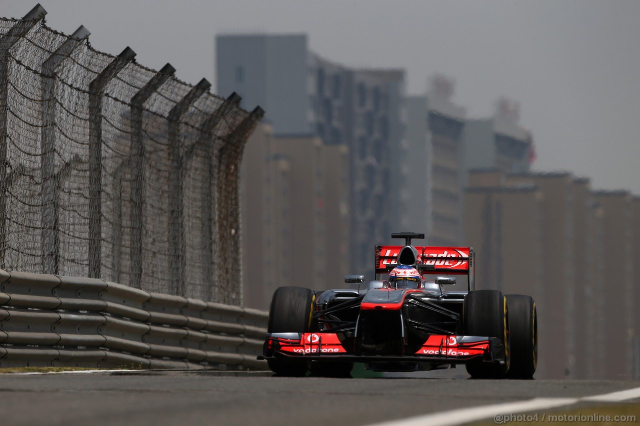 GP CINA, 13.04.2013- Prove Libere 3, Jenson Button (GBR) McLaren Mercedes MP4-28 