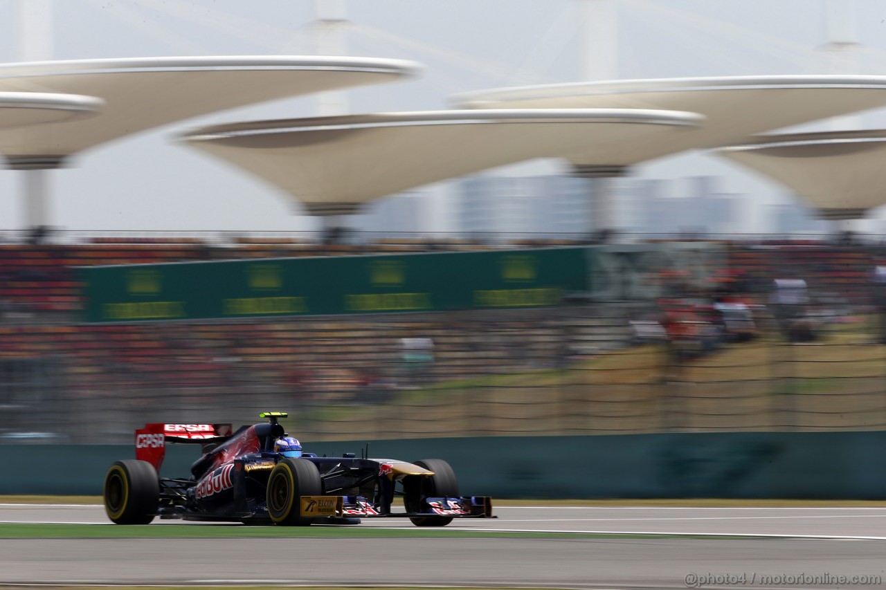 GP CINA, 13.04.2013- Prove Libere 3, Daniel Ricciardo (AUS) Scuderia Toro Rosso STR8 