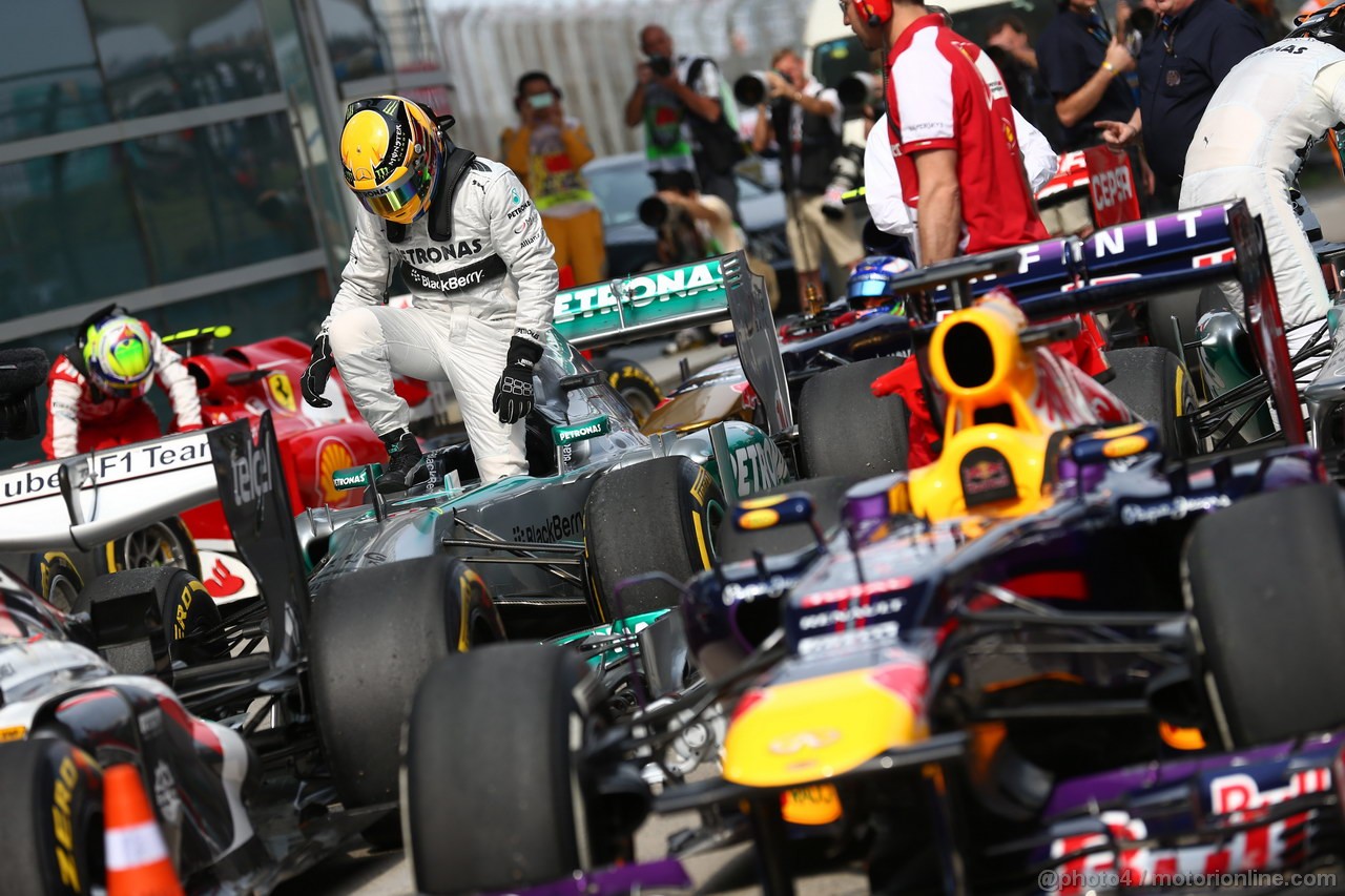 GP CINA, 13.04.2013- Qualifiche, Lewis Hamilton (GBR) Mercedes AMG F1 W04 pole position