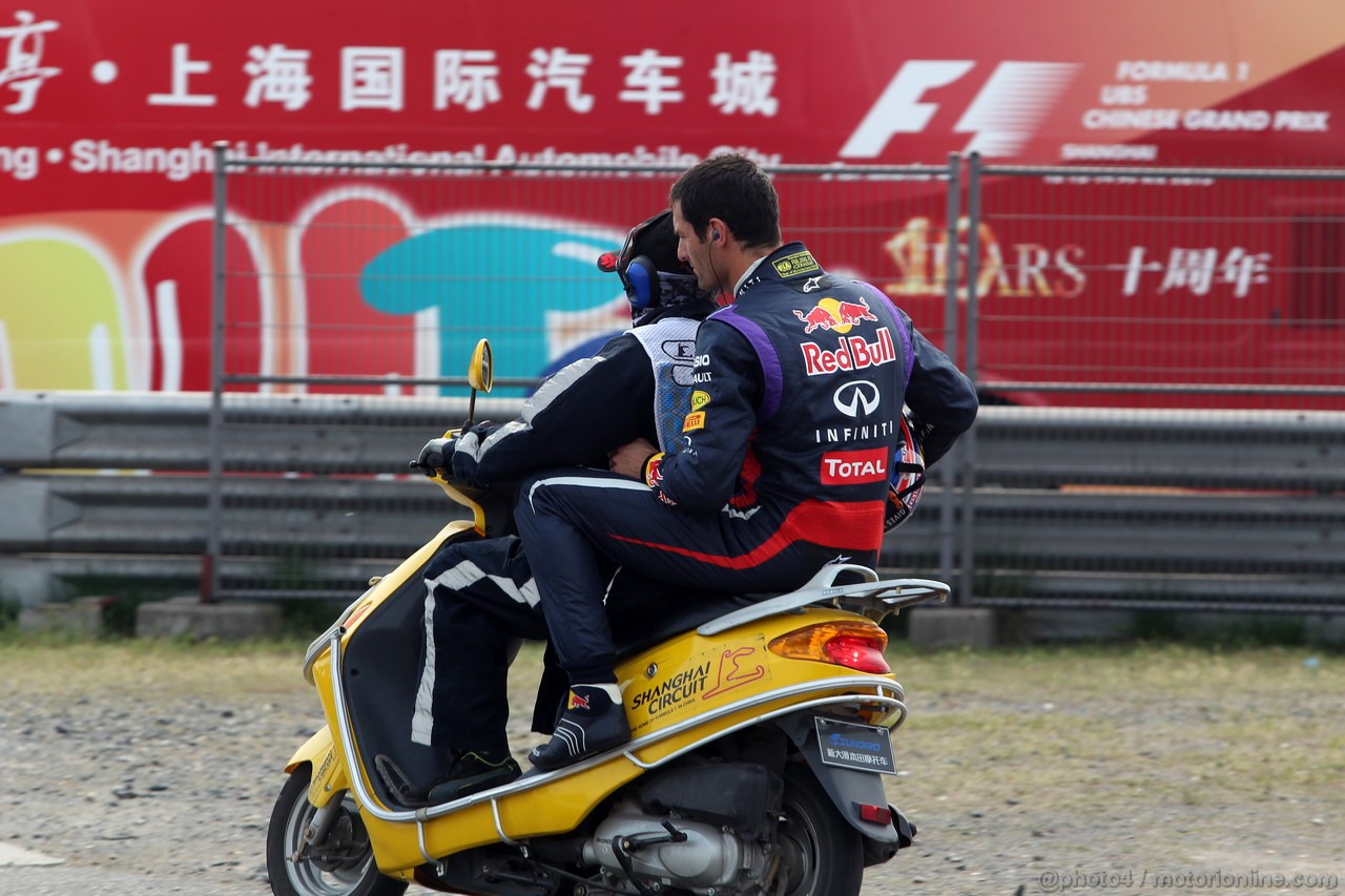 GP CINA, 13.04.2013- Qualifiche, Mark Webber (AUS) Red Bull Racing RB9 retires from the qualifying