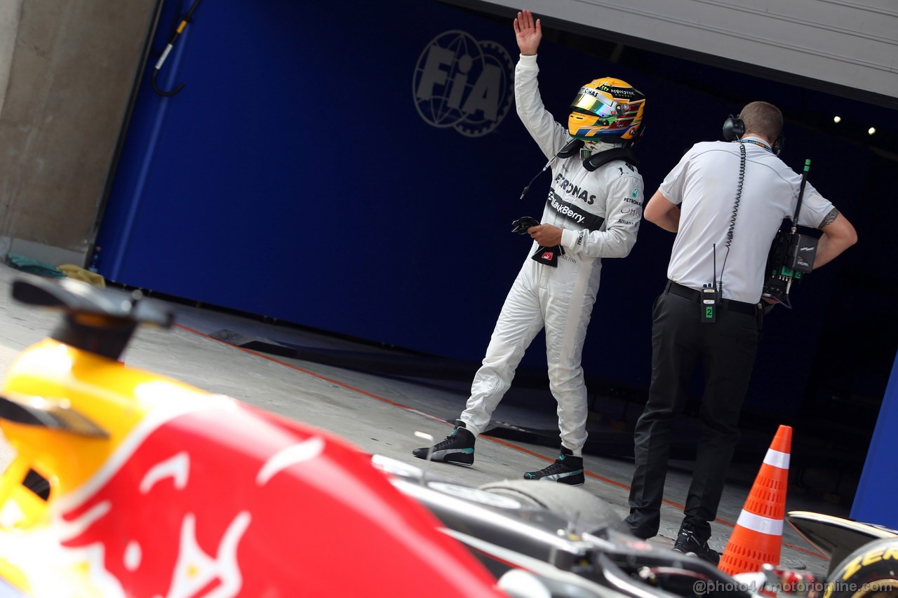 GP CINA, 13.04.2013- Qualifiche, Lewis Hamilton (GBR) Mercedes AMG F1 W04 pole position 