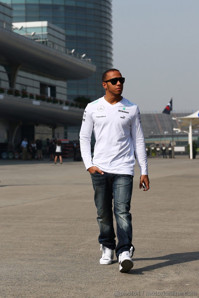 GP CINA, 12.04.2013- Lewis Hamilton (GBR) Mercedes AMG F1 W04 