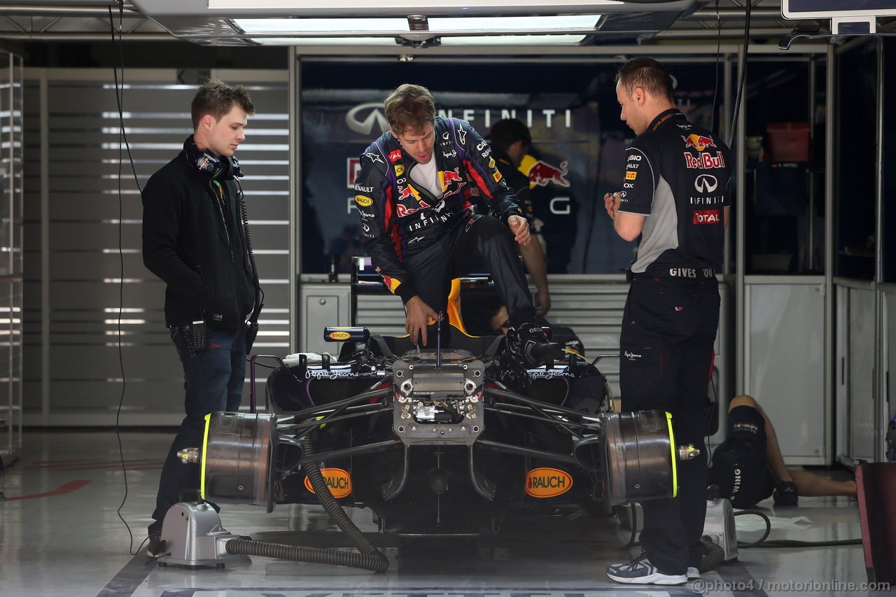 GP CINA, 12.04.2013- Sebastian Vettel (GER) Red Bull Racing RB9 