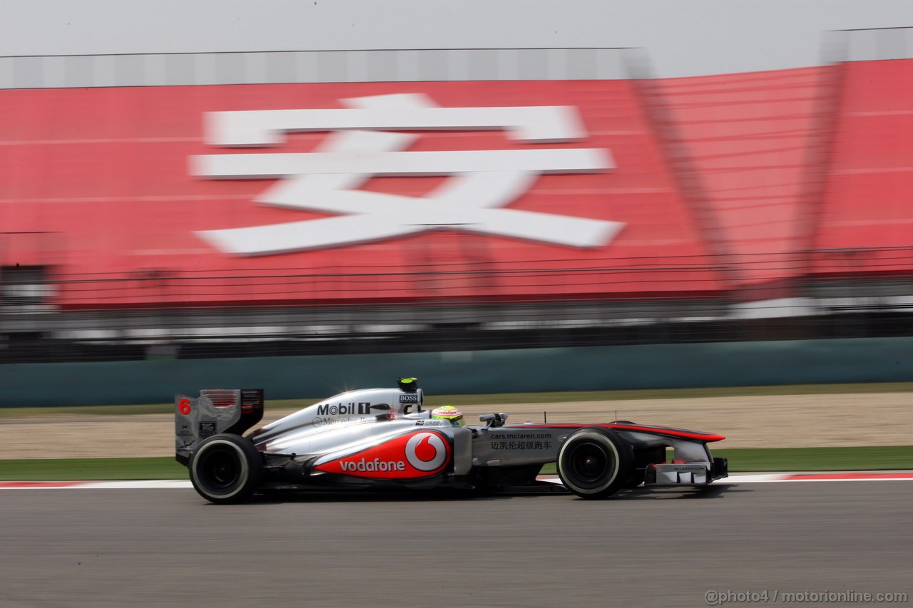 GP CINA, 12.04.2013- Prove Libere 1, Sergio Perez (MEX) McLaren MP4-28 
