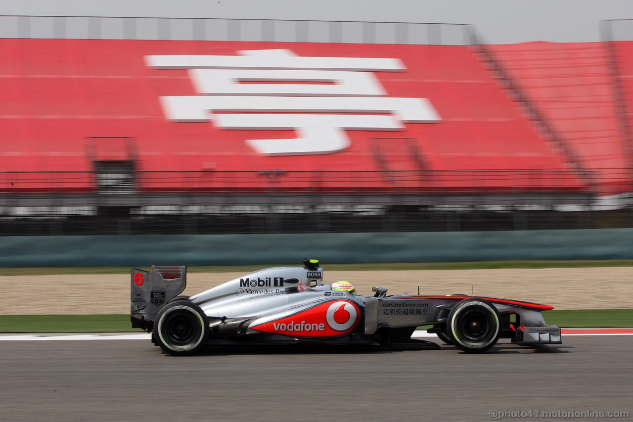 GP CINA, 12.04.2013- Prove Libere 1, Sergio Perez (MEX) McLaren MP4-28