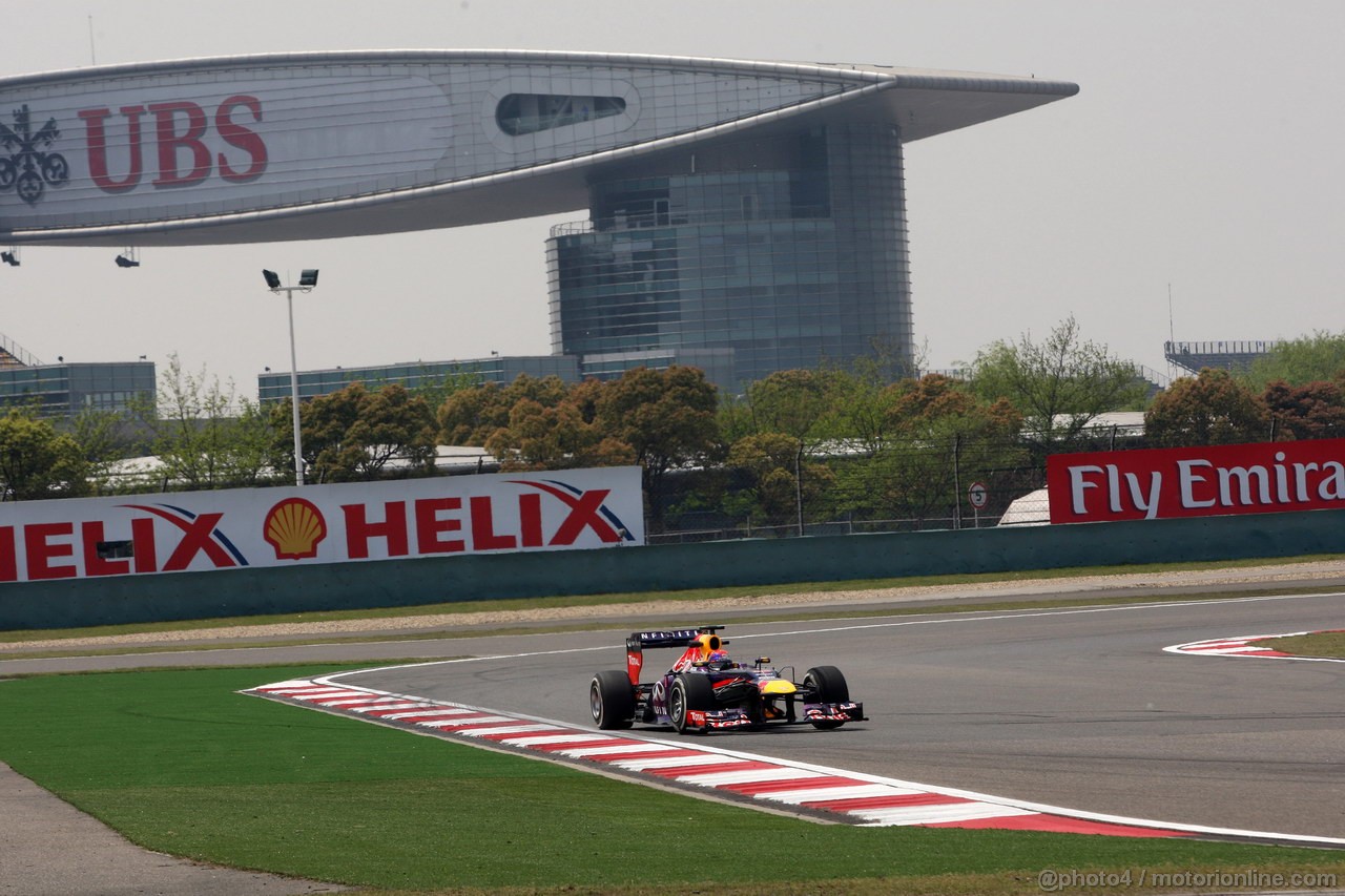 GP CINA, 12.04.2013- Prove Libere 1, Sebastian Vettel (GER) Red Bull Racing RB9 
