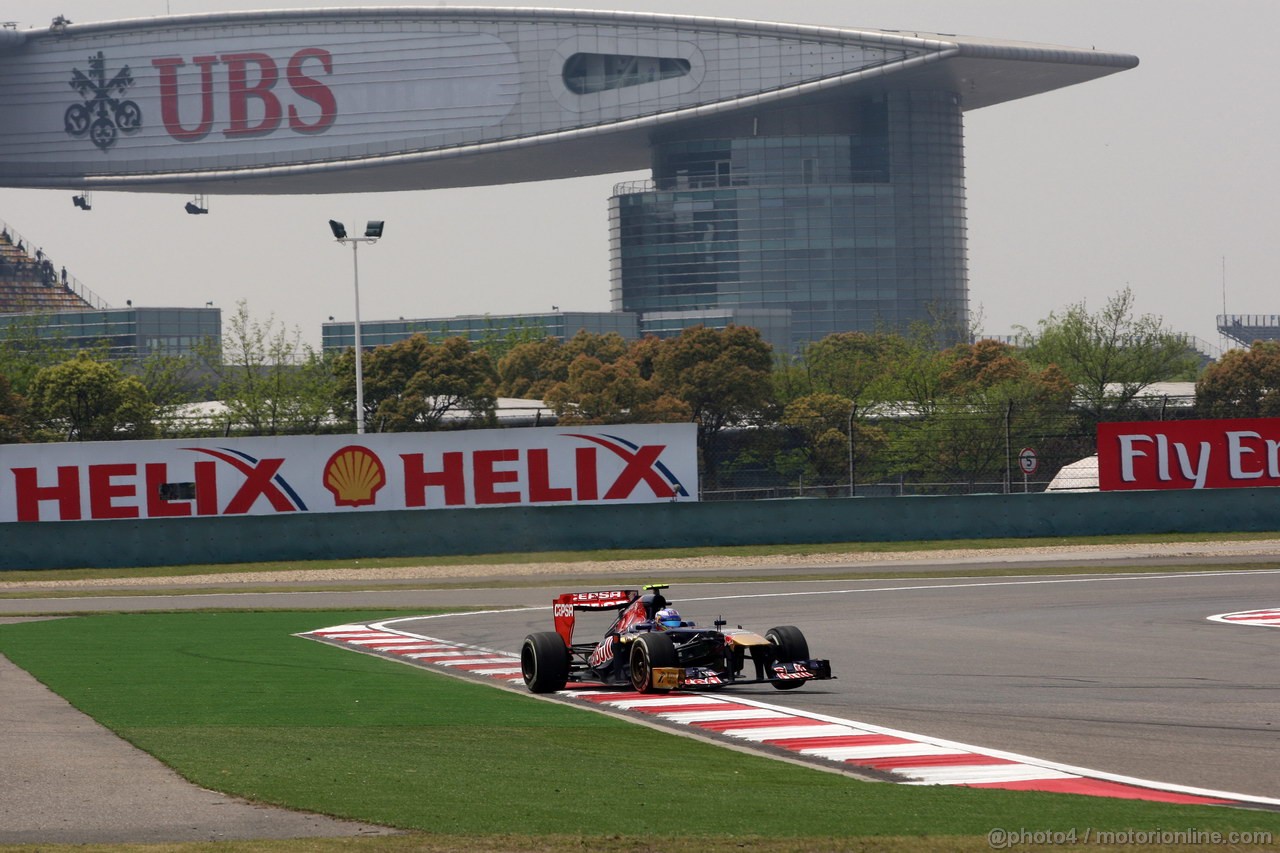 GP CINA, 12.04.2013- Prove Libere 1, Daniel Ricciardo (AUS) Scuderia Toro Rosso STR8 