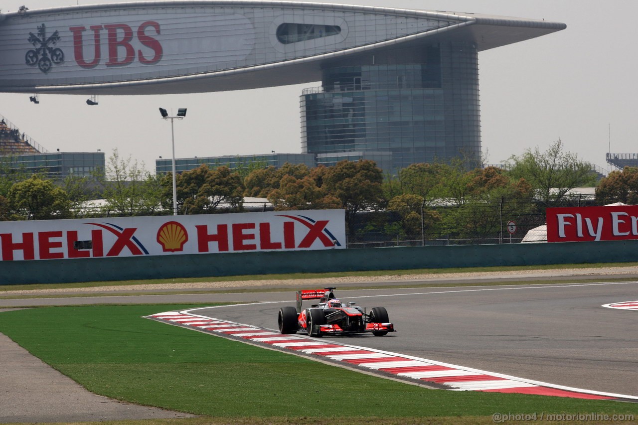 GP CINA, 12.04.2013- Prove Libere 1, Jenson Button (GBR) McLaren Mercedes MP4-28 