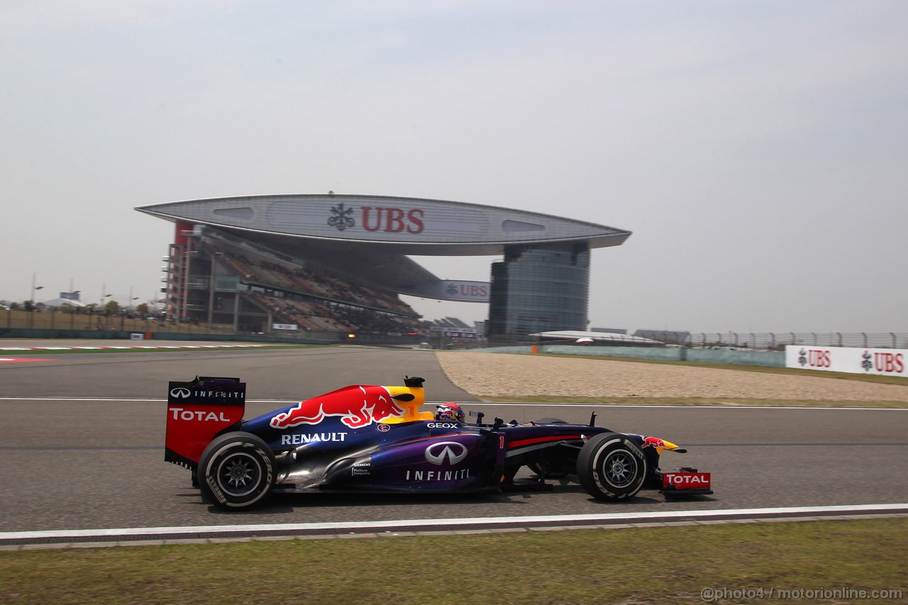 GP CINA, 12.04.2013- Prove Libere 1, Sebastian Vettel (GER) Red Bull Racing RB9 