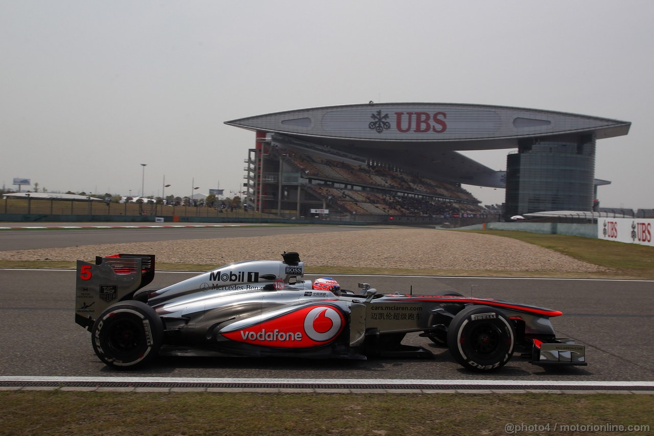 GP CINA, 12.04.2013- Prove Libere 1, Jenson Button (GBR) McLaren Mercedes MP4-28 