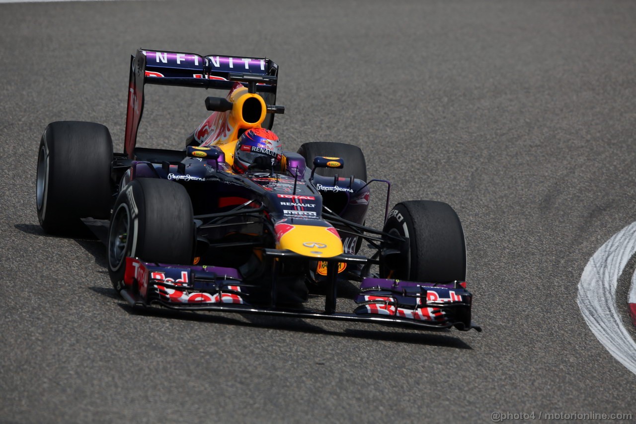 GP CINA, 12.04.2013- Prove Libere 1, Sebastian Vettel (GER) Red Bull Racing RB9 