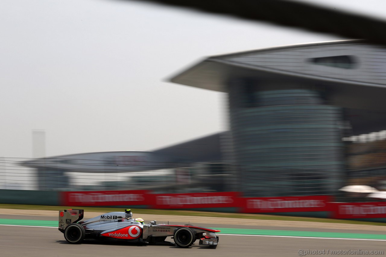 GP CINA, 12.04.2013- Prove Libere 1, Sergio Perez (MEX) McLaren MP4-28 