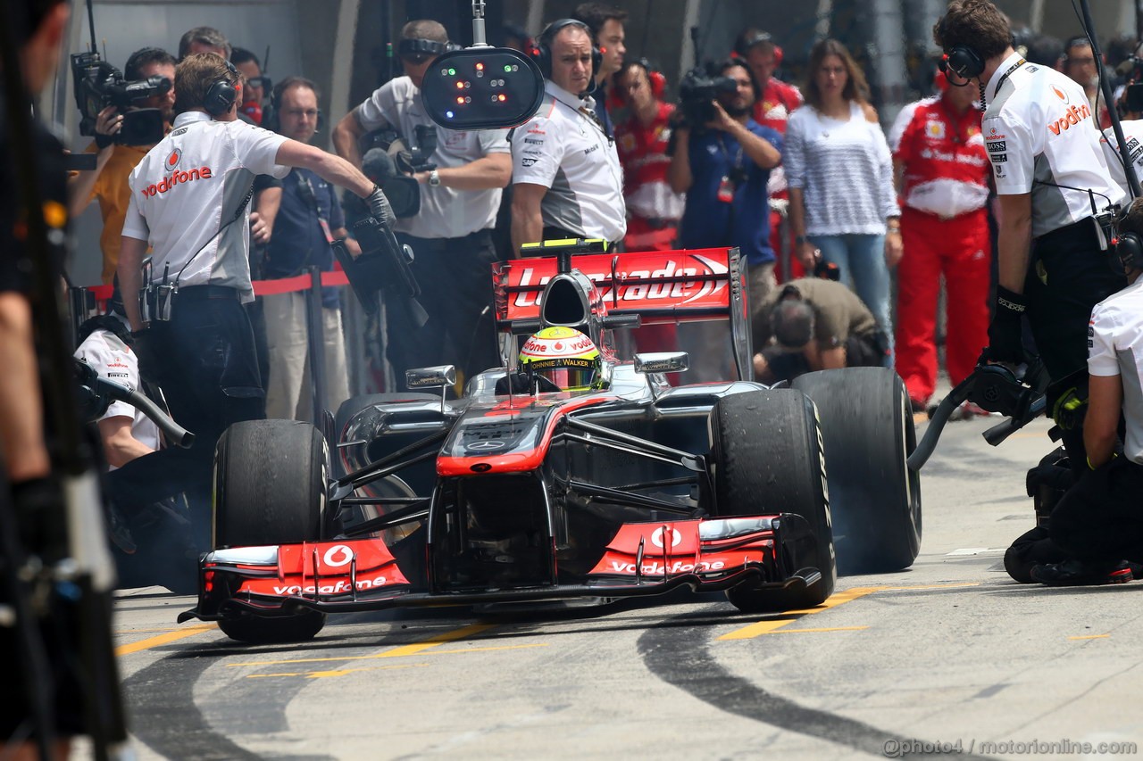 GP CINA, 12.04.2013- Prove Libere 1, Lewis Hamilton (GBR) Mercedes AMG F1 W04 