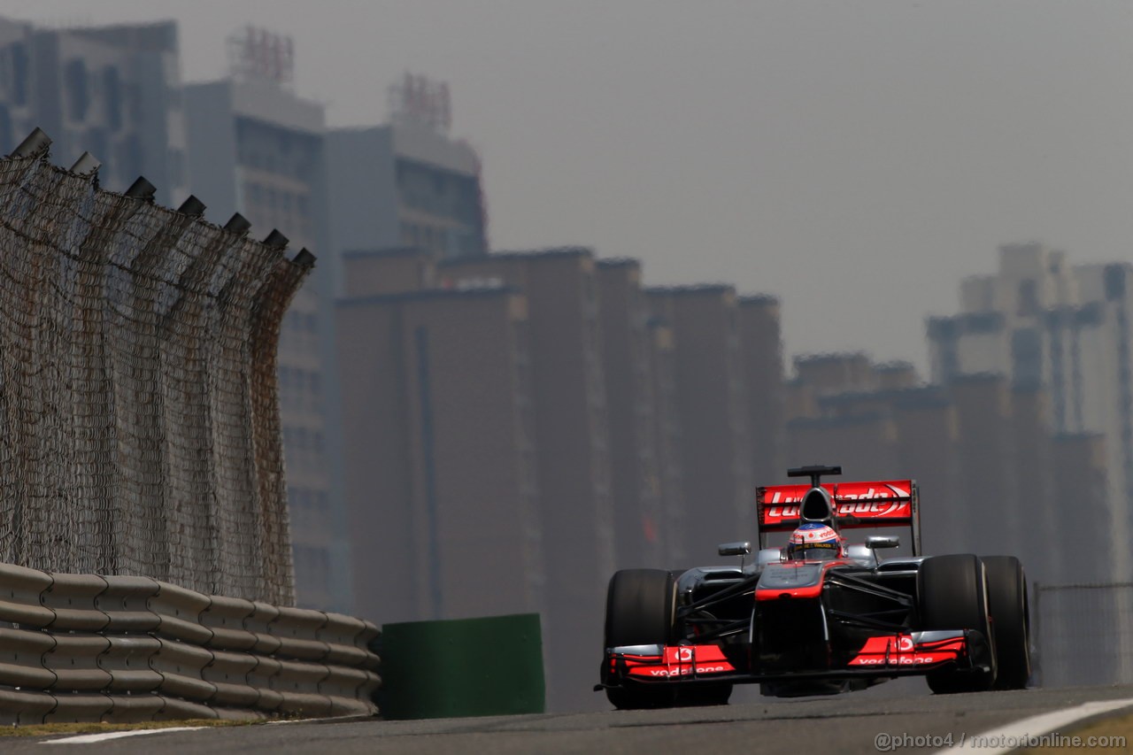 GP CINA, 12.04.2013- Prove Libere 1, Jenson Button (GBR) McLaren Mercedes MP4-28 