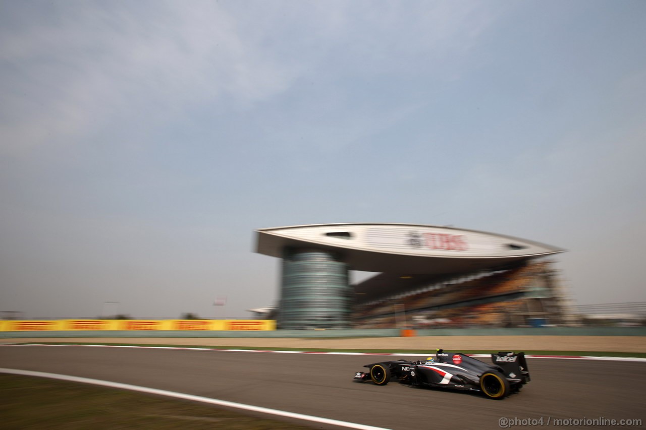GP CINA, 12.04.2013- Prove Libere 2, Esteban Gutierrez (MEX), Sauber F1 Team C32 