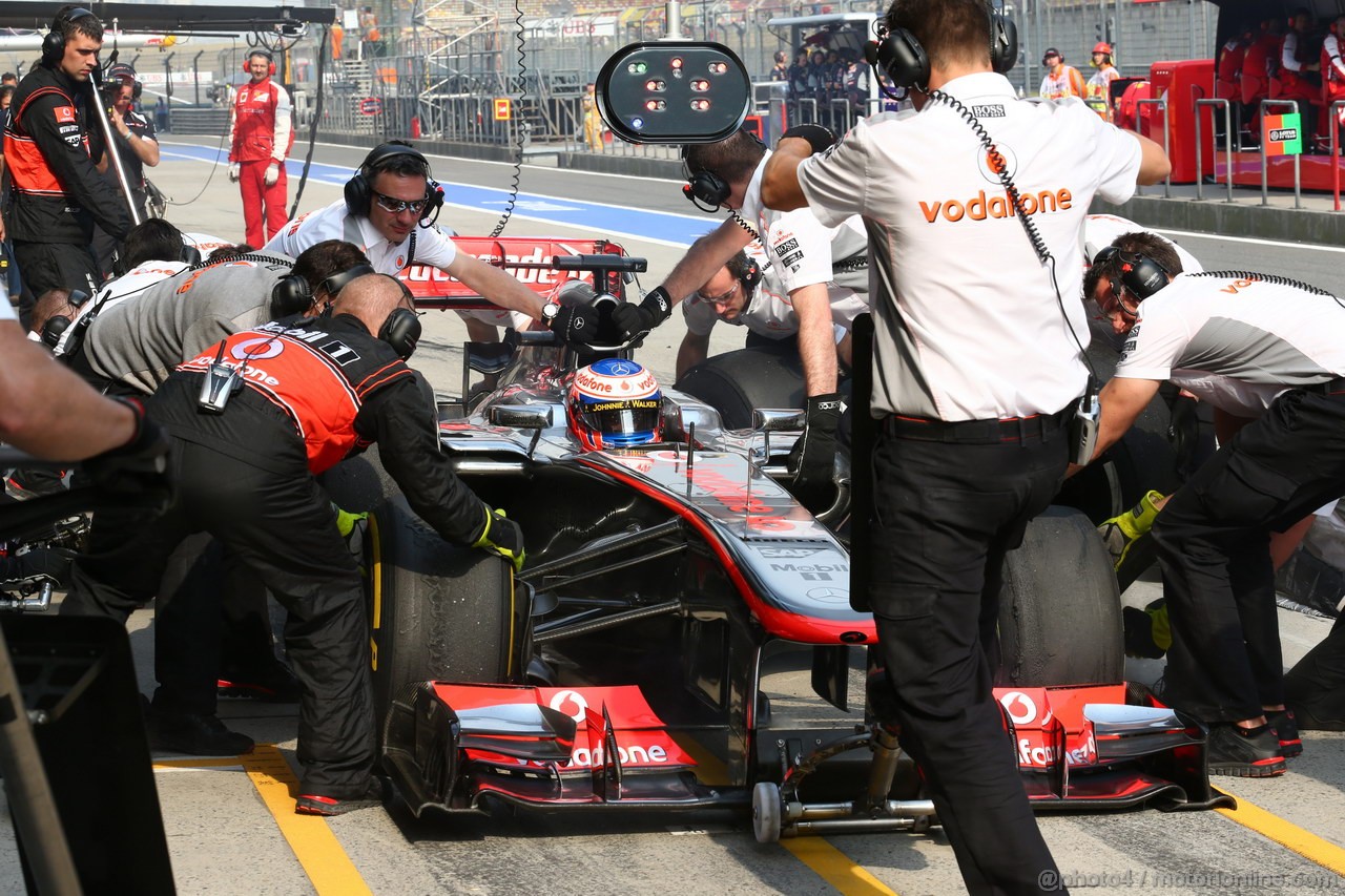 GP CINA, 12.04.2013- Prove Libere 2, Jenson Button (GBR) McLaren Mercedes MP4-28 