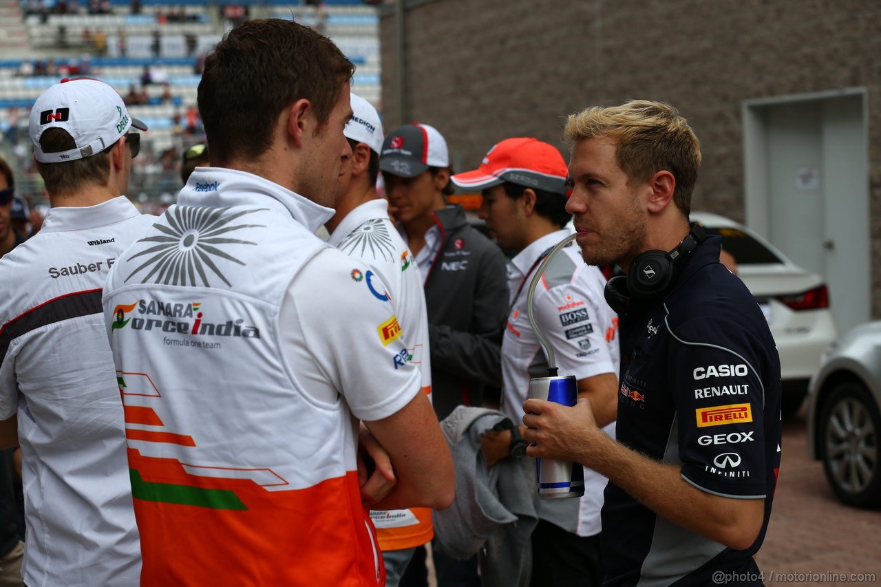 GP COREA, 06.10.2013- Driver parade, Sebastian Vettel (GER) Red Bull Racing RB9 e Paul di Resta (GBR) Sahara Force India F1 Team VJM06