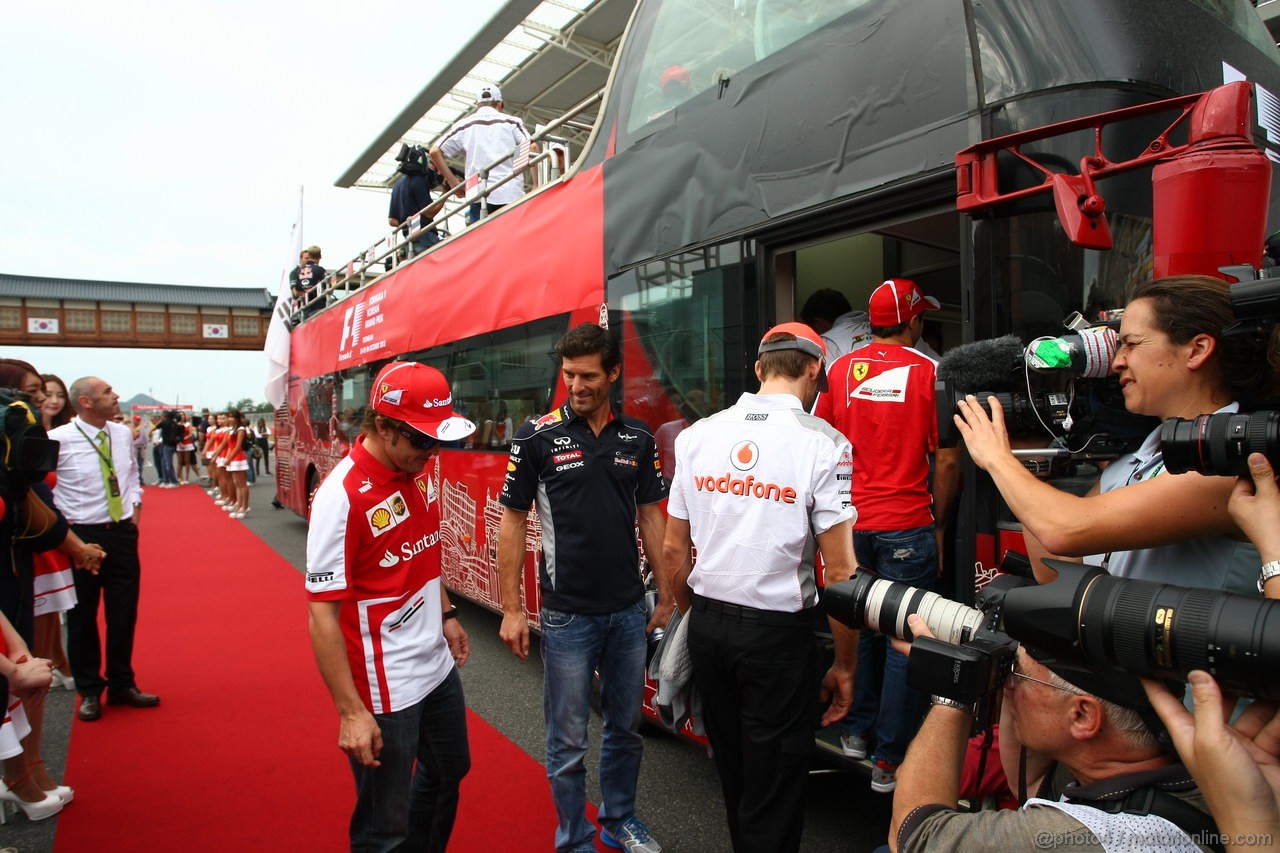 GP COREA, 06.10.2013- Driver parade, Mark Webber (AUS) Red Bull Racing RB9 e Fernando Alonso (ESP) Ferrari F138