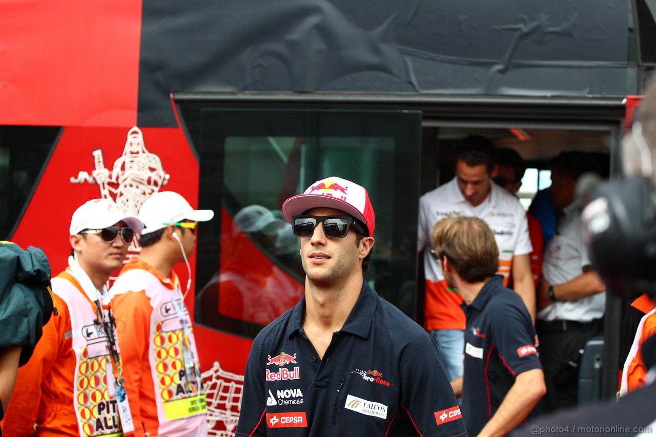 GP COREA, 06.10.2013- Driver parade, Daniel Ricciardo (AUS) Scuderia Toro Rosso STR8