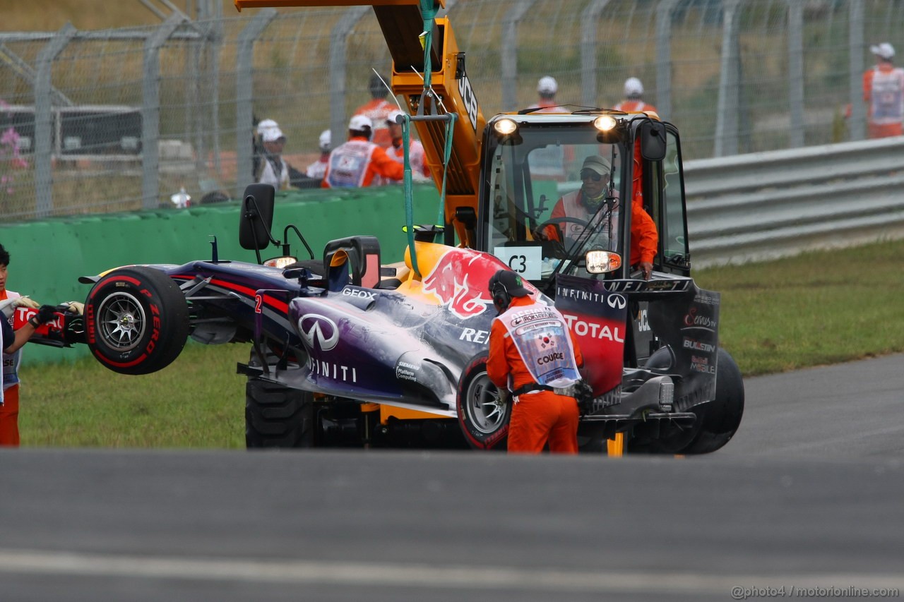 GP COREA, 06.10.2013- Gara, Mark Webber (AUS) Red Bull Racing RB9 Car afeter the accident